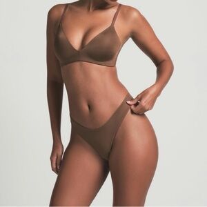 Skims fits everybody tshirt demi BRA color jasper